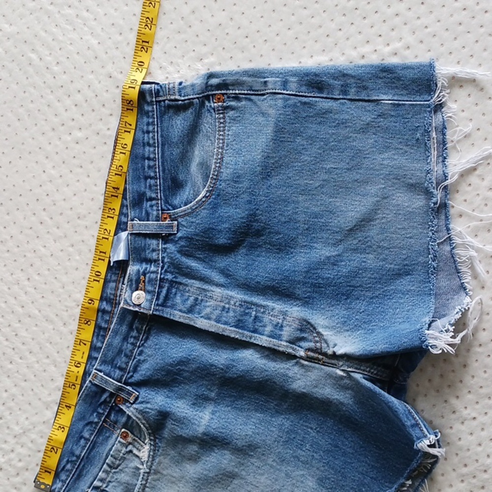 Original 501 Levi's cut off frayed raw hem high-waisted beautiful Jean Shorts - Picture 5 of 14